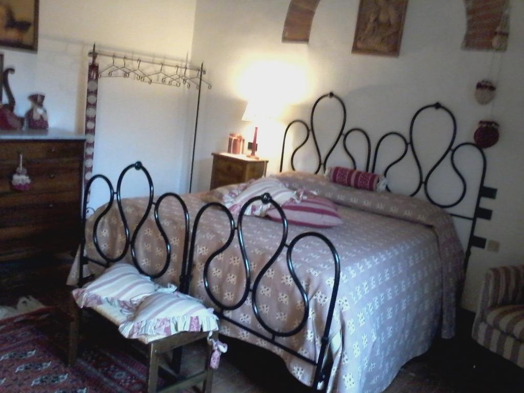 Cisterna Nel Borgo Hotel Castiglione dʼOrcia Стая снимка