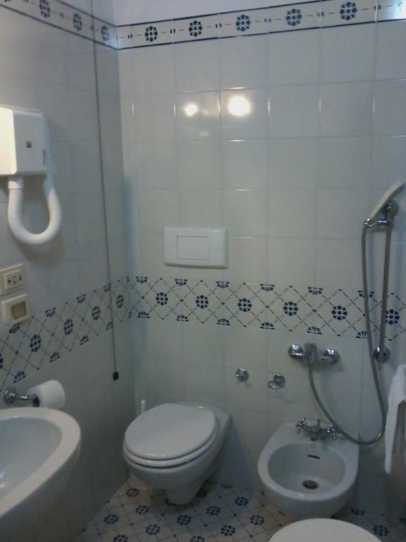 Cisterna Nel Borgo Hotel Castiglione dʼOrcia Стая снимка