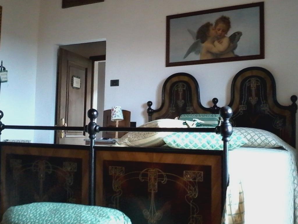 Cisterna Nel Borgo Hotel Castiglione dʼOrcia Стая снимка